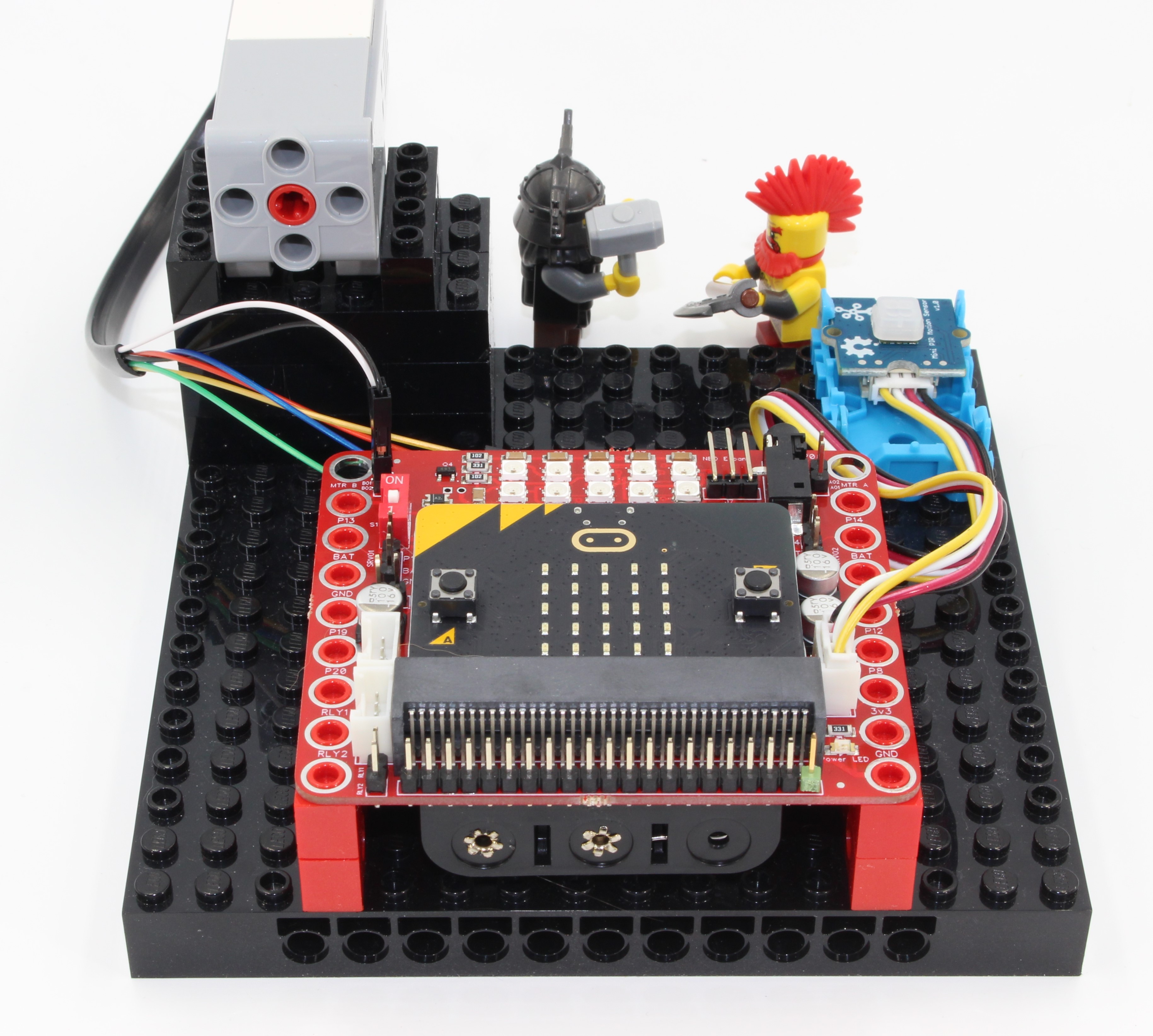 Bit Booster used with both a MINDSTORMS motor and a Grove device